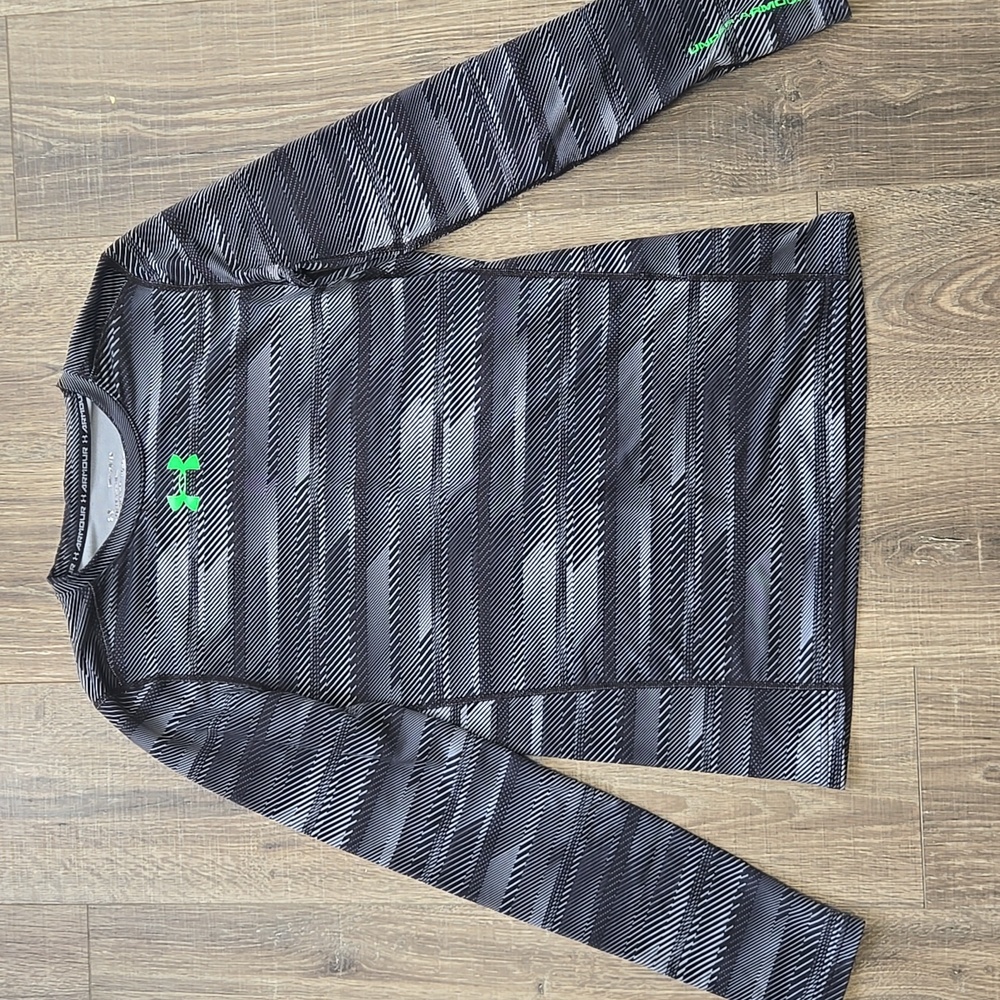 Under Armour- Youth XL Cold Gear Long Sleeve Shirt